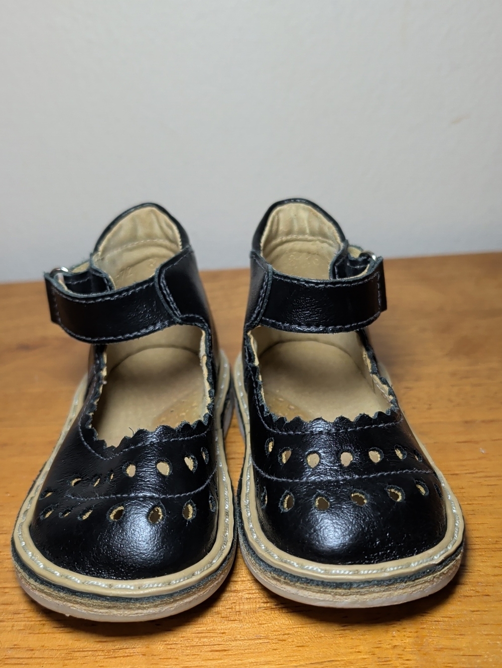 Black Leather Mary Jane Shoes Perforated Scalloped Edges Hook & Loop Baby Girl 5 - Picture 2 of 6